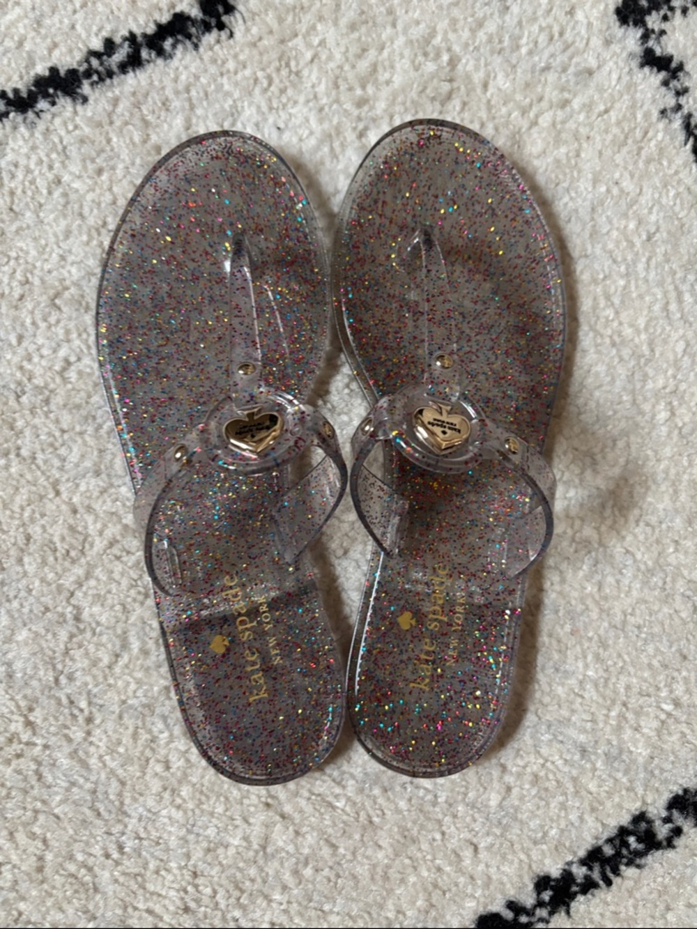 kate spade Clear Glitter Jelly Sandals with Heart Logo NWT size 7